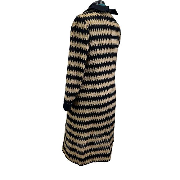 1970s Grace Taylor Knit Dress – Black & Gold Chevron, Peter Pan Collar, M/L - Picture 4 of 16